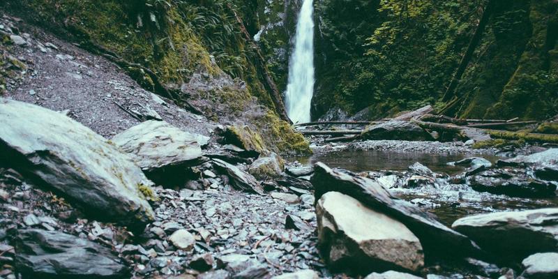 从剃须刀到香氛：解码当代男性时尚消费的三大变革