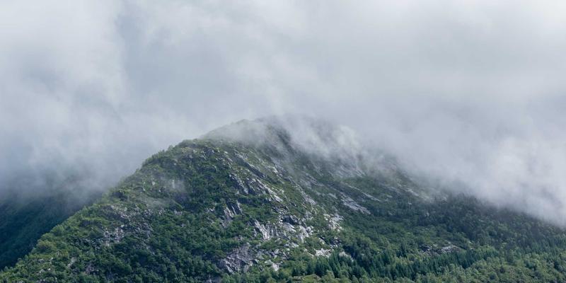 微胖男士穿搭显瘦技巧：用日式风格与版型色彩重构视觉比例