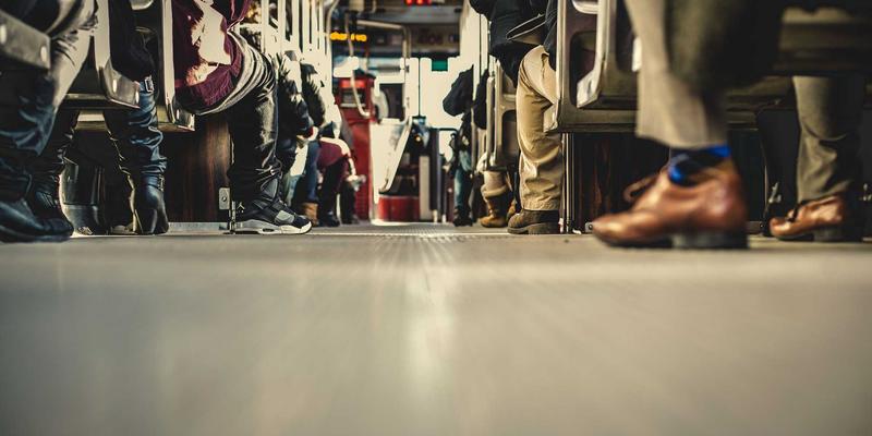 男士面料科学：从羊毛、棉到高科技混纺的护理与禅意设计哲学