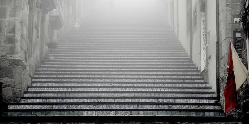 男士香水场景化使用指南：从办公室到约会夜的穿搭与护理进阶法则