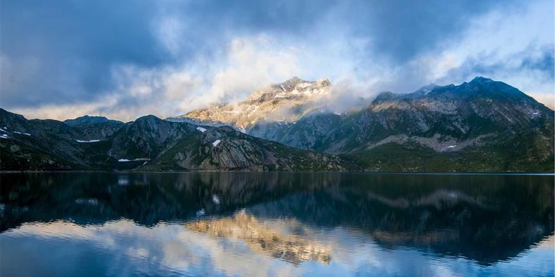 男性时尚腕表进阶指南：从入门机械表到收藏级复杂功能的选购与穿搭法则